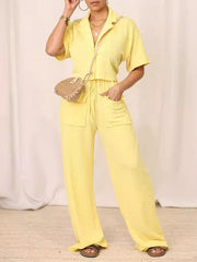 Einfarbiges Set aus Hemd und Hose