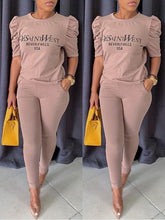 indiebeautie – Set aus Oberteil und Hose mit Puffärmeln und Slogan