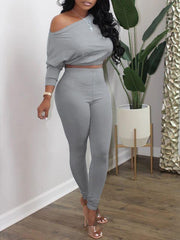 Set aus Oberteil und Hose mit U-Boot-Ausschnitt