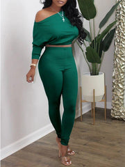 Set aus Oberteil und Hose mit U-Boot-Ausschnitt