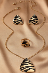 Ila – Gestreiftes Ohrring-Set in Gold