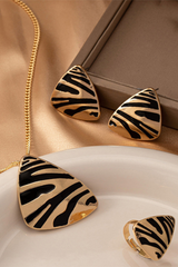 Ila – Gestreiftes Ohrring-Set in Gold