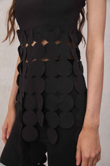 Inaya – Kreisförmiges Top mit Cut-outs und Fransen