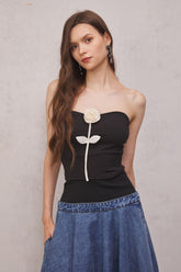 Kamryn Flower – Figurbetontes, trägerloses Top