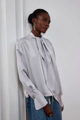 Kara Satin-Rüschentop mit Fransen