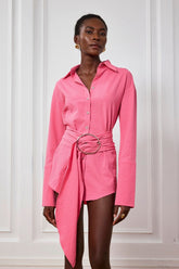 Kimora – Mini-Hemdkleid mit Schnalle und Rüschen in Rosa