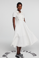 Kira Maxikleid mit Hohlblumen und kurzen Ärmeln