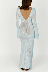 Lana – Blaues Maxikleid mit tiefem Ausschnitt und gestricktem Hohlsaum