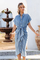 Jeanskleid mit Revers und Rüschen