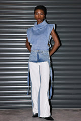 Lasya – Hochgeschlossenes Jeanstop mit Cut-Outs und Schnalle