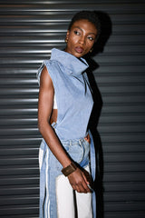 Lasya – Hochgeschlossenes Jeanstop mit Cut-Outs und Schnalle