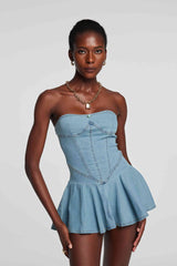 Leora – Trägerloses, figurbetontes Jeanskleid in Hellblau