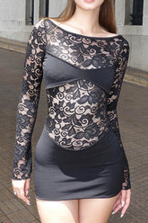 Langärmliges Spitzenkleid mit ausgehöhltem Hüftbund