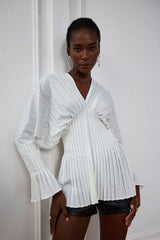 Marleigh – Figurbetontes Oberteil mit tiefem Ausschnitt und Rüschen