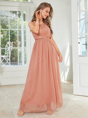 Rosa Partykleid mit kontrastierender Spitze und Bindeband am Rücken