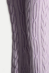 Scarlett – Lila Hose mit Zopfmuster