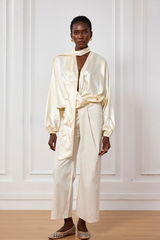 Reya Satin-Top mit V-Ausschnitt und Krokodilmuster