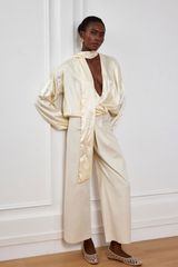 Reya Satin-Top mit V-Ausschnitt und Krokodilmuster