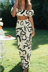 Trägerlose Crop-Tops und Röcke mit Puffärmeln