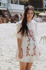 Pink Lily Minikleid mit Vintage-Stickerei
