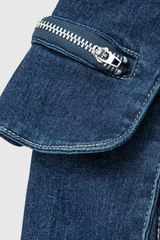 Wynter Cross – Cargo-Minirock aus Denim in Dunkelblau