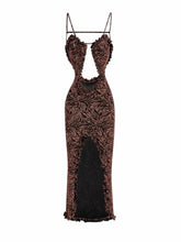 Maxikleid mit tiefem V-Ausschnitt und Schlitz