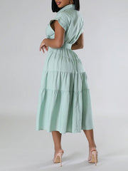 Einfarbiges Hemdkleid mit Bindeband