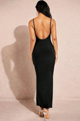 EINFARBIGES LANGES KLEID MIT NIEDRIGEM RÜCKENAUSSCHNITT