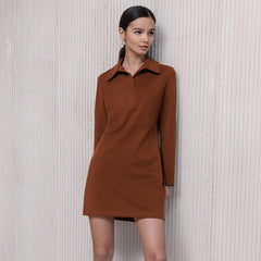 Langärmliges, modernes Cropped-Shirt mit spitzem Kragen - Weiß