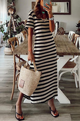 Brilliant Basics – Lässiges Midikleid mit Streifen und V-Ausschnitt