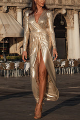 Hollywood Dreams – Goldenes Maxikleid mit V-Ausschnitt und Schlitz