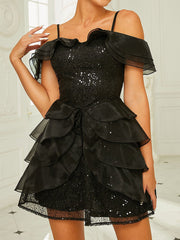 Schwarzes Partykleid mit Stufenpailletten und kalter Schulter RM20718