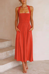 Bendita – Gesmoktes Midikleid mit überkreuzten Taschen auf der Rückseite