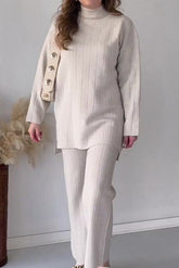 Zweiteiliges Set mit einfarbigem, langärmligem Pullover mit Rundhalsausschnitt und Hose mit elastischer Taille