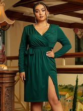 Plissiertes Cocktailkleid mit tiefem V-Ausschnitt in Übergröße PRD50028