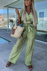 Erste Wahl für den Urlaub: Wickelbluse und Hose mit elastischem Bund und Taschen