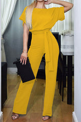 Kurzärmliger Jumpsuit mit Schnürung und Knöpfen