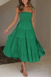 Shore Vacays – Gestuftes Midikleid mit gesmokter Brust