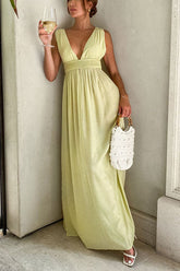 Luftiges Maxikleid mit tiefem V-Ausschnitt für den Urlaub