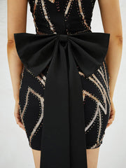 Damen Mini-Heimkehrkleid mit hohem Halsausschnitt, Cut-out und Pailletten JMY1026