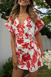 Entspannter Wickel-Strampler in leuchtenden Blumentönen