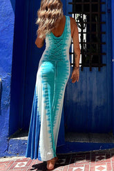 Schickes und aufrichtiges ausgestelltes Stretch-Maxikleid mit Batikmuster und Schnürung auf der Rückseite