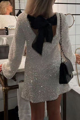 Dance All Night – Lockeres Minikleid mit Pailletten auf der Rückseite und Schleife