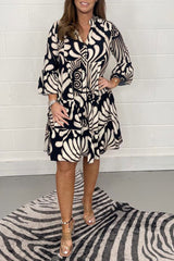 Bedrucktes Swing-Minikleid „Moonlit Cabana“ mit Glockenärmeln