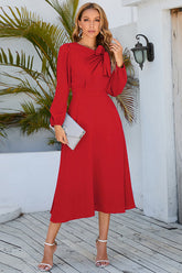Betsy – Langärmliges Midikleid mit Schleife und Knoten am Hals