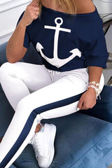 Zweiteiliges Set aus bedrucktem T-Shirt und Hose