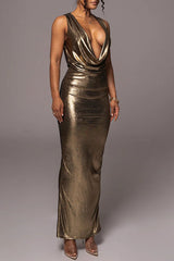 Rückenfreies Maxikleid aus Metallic-Stoff mit V-Ausschnitt und Plissierung