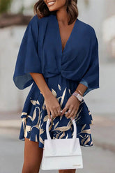 Heidi – Minikleid mit Pflanzenprint und verdrehtem Design und Fledermausärmeln