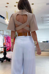 Natti Set mit kurzem Oberteil mit Glockenärmeln und Hose mit weitem Bein und Taschen