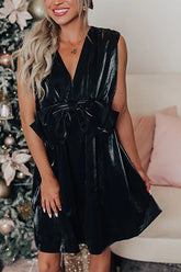 Faszinierendes Minikleid aus Satin mit Schleifendesign und Taschen